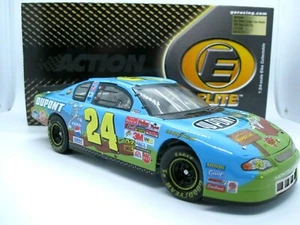 RCCA Elite 1:24 2002 Jeff Gordon #24 DuPont/Looney Tunes-The Rematch Diecast - Picture 1 of 5