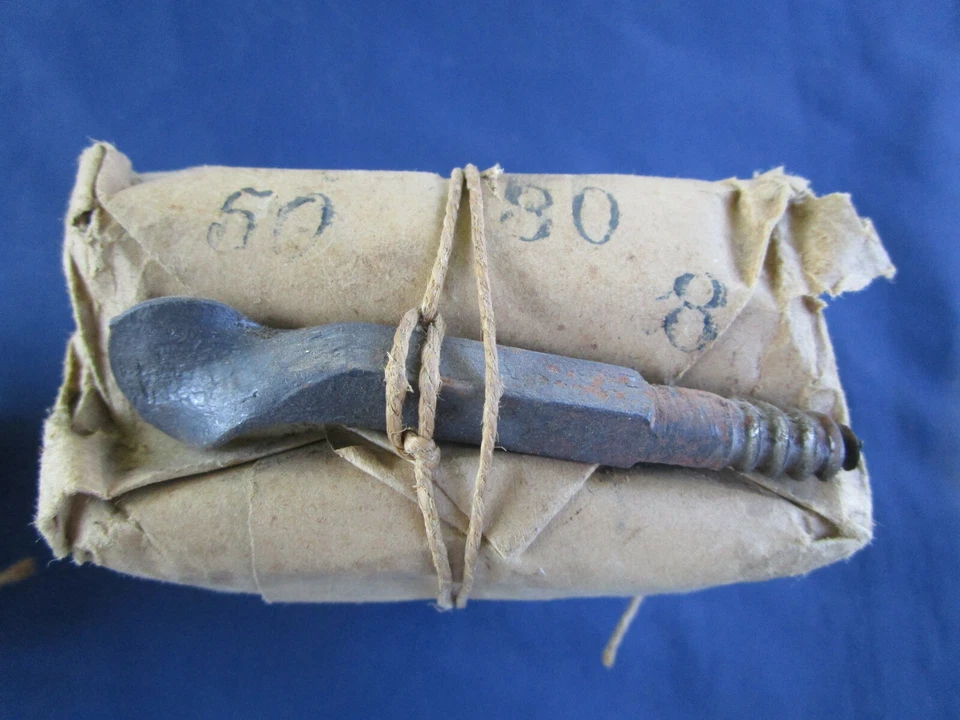 10 pattes scellement vis à bois en fer fixation cadre bois stock ancien 8 - 80 - Photo 1/1