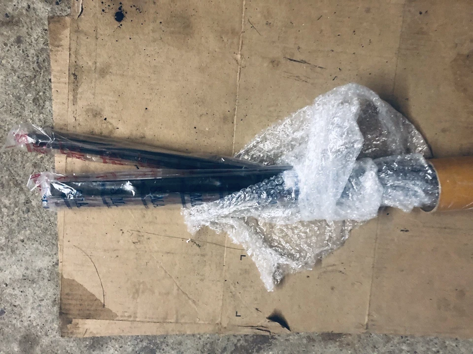 weather stripping 95 nissan pickup Foto 1 de 1