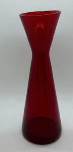 Vaso in vetro arte moderna metà secolo rosso scuro soffiato a mano 7,75” bordo inclinato bellezza - Foto 1 di 11