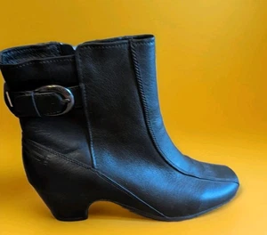 Clarks Women's Dara Ankle Bootie Black Leather Buckle Classic Heeled boots 7.5 W - Picture 1 of 6