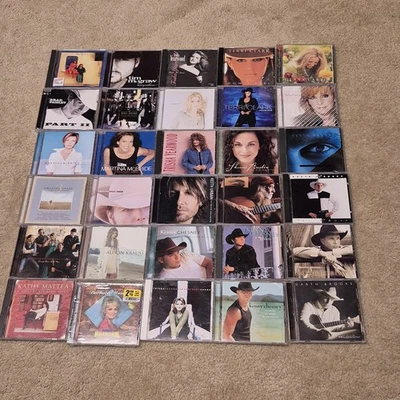 HUGE Lot 30‼ Country Music CDs Martina Garth Trisha Kenny Reba Dwight Judds  Foto 1 de 4