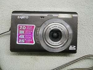 Sanyo VPC T700 7.0MP Digital Camera Point & Shoot + Battery ***AS-IS UNTESTED*** - Picture 1 of 6