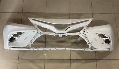 Cubierta de parachoques delantero blanca Toyota Camry SE/XSE/Hybrid SE 2021-2023 52119-06E20 OEM Foto 1 de 4