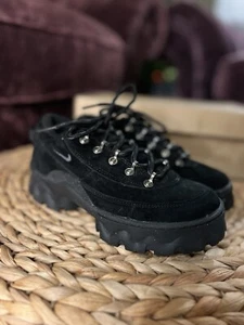 Size 2.5 - Nike Lahar Low Triple Black W - Picture 1 of 6