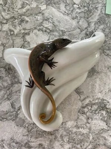 Karl Ens, Deutschland. Antiker Jugendstil Blumentopf mit Eidechse Wandtasche - Bild 1 von 6