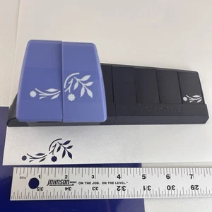 Fiskars Bordüre Papierstanzer Blumen Bordüre Laub Botanisch Efeu Sammelalbum Karten - Bild 1 von 3
