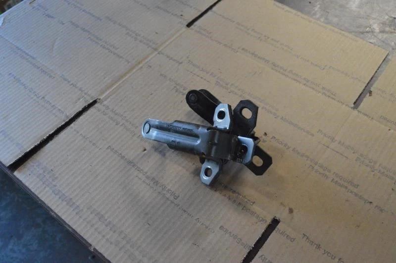 2003 2004 2005 2006 VOLVO XC90 TRUNK HATCH LATCH STRIKER - Image 1 of 4