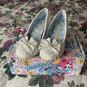 Irregular Choice Off White & Silver Lace Covered Shoes Size 5 W . - Picture 1 of 10