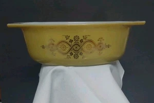 Vtg. Pyrex Golden Wreath 043 1-1/2 Quart Casserole *Lid Not Factored Into Price - Picture 1 of 9