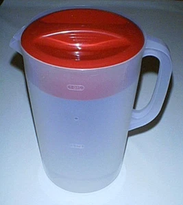 RUBBERMAID 1 gallon/3.8L #1A21 Beverage/Water Pitcher with Ice Straining Red Lid - Picture 1 of 5