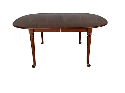 MESA DE COMEDOR JAMESTOWN STERLING 73" EXTENSIÓN CEREZA Foto 1 de 4