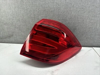 2013-2016 MERCEDES GL GL350 GL450 X166 REAR RIGHT SIDE OUTER TAILLIGHT OEM - Image 1 of 4