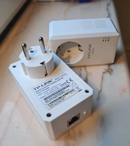 TP-LINK AVB200 Powerline Adapter with AC Pass Through - Foto 1 di 3
