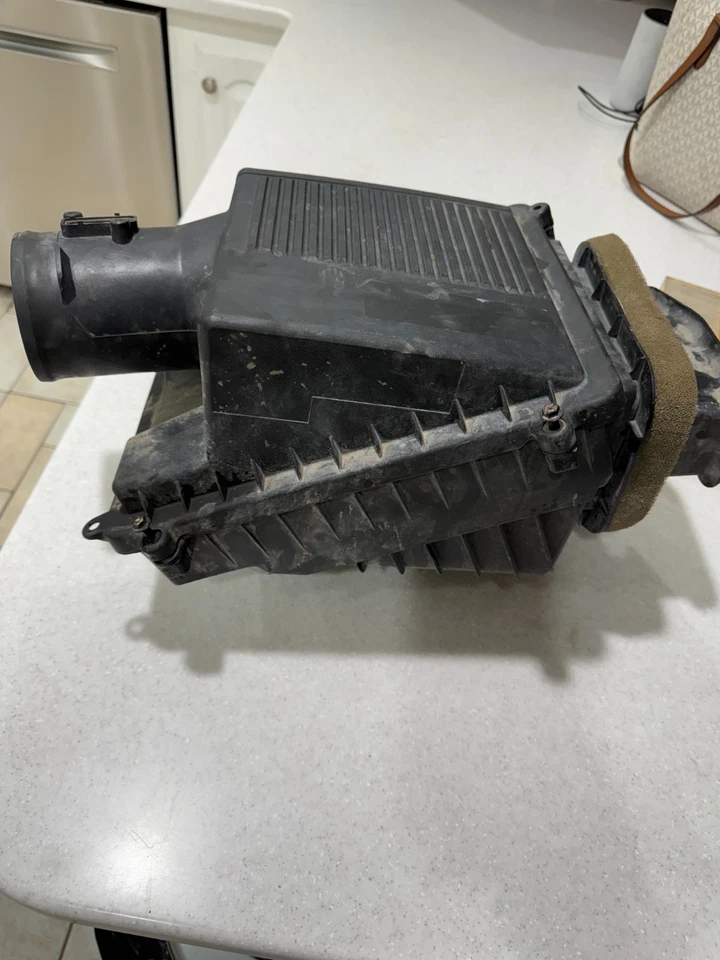 Chevrolet Silverado Sierra 1500 2014-2016 filtro de aire caja de admisión de aire fabricante de equipos originales Foto 1 de 1