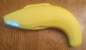 Nice- Tupperware Forget Me Not Banana Hinged Fruit Keeper Yellow 6167A-3 - Picture 1 of 4