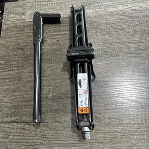2010-2019 Lincoln MKT Emergency Spare Tire Jack with Tools 8A8Z17080B OEM - Picture 1 of 1