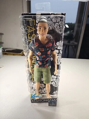 Barbie KEN Fashionistas #4 Camiseta Floral Muñeca Masculina #DGY68 Nueva Difícil de Encontrar Sin Reserva Leer Foto 1 de 4