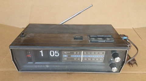 Vintage General Electric Flip Clock Radio Alarm Clock C4332C - for parts Cover