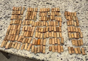 Tappi Bottiglia Vino Lotto di 195 - Ottimi per Realizzazione Assortimento Vario - Foto 1 di 6