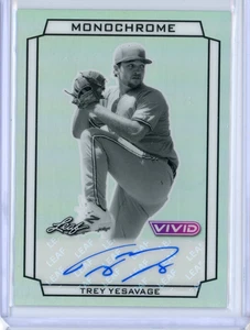Autografo 2025 Leaf Vivid Baseball Trey Yesavage argento monocromatico - 5/10 - Foto 1 di 2