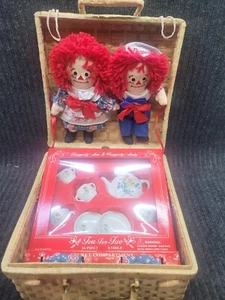 Vintage Raggedy Ann und Andy CHINA TEESERVICE im Weidenkorb von SCHYLLING - NOS - Bild 1 von 6