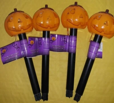 JUEGO DE 4 CALABAZAS NARANJAS CON TAPA MARRÓN LED Luces Solares de Estaca, 9 1/2 ALTO Foto 1 de 4