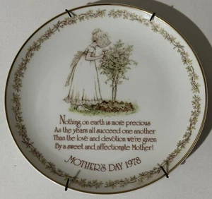 Vintage Holly Hobbie Collectible Plates 1978 Mother's Day Commemorative W/Hanger - Picture 1 of 5