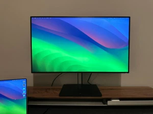 HP Z32 31.5" 4K Widescreen IPS WLED Monitor - Black - Picture 1 of 7