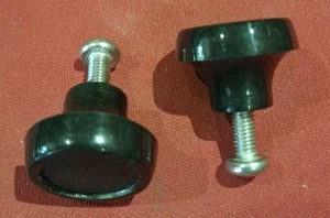 Perillas de tracción de plástico negro con tornillos - Imagen 1 de 1
