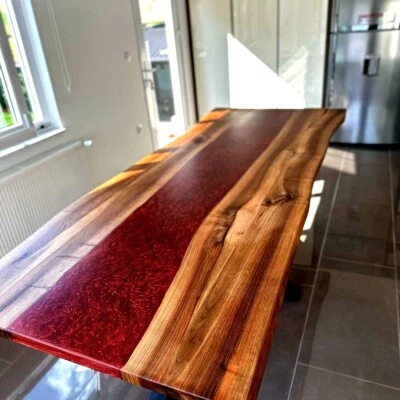 Mesa de río epoxi, borde vivo madera de nogal hecha a mano, mesa de comedor de resina roja Foto 1 de 4