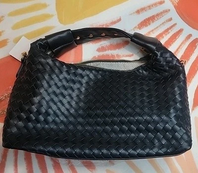 Novo com etiquetas! Bolsa de ombro Sabrina Hobo Urban Expressions em preto afiada! - Imagem 1 de 4