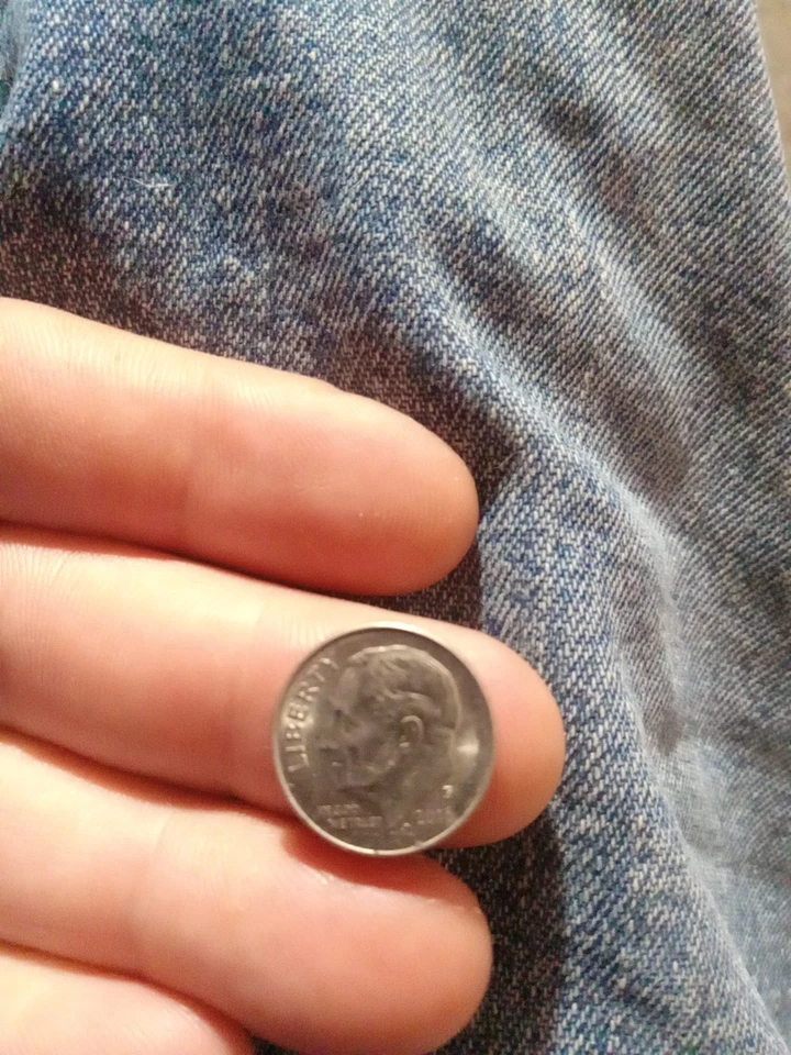 Moneda de diez centavos Roosevelt 2016-P Mint State errores tiene un borde en ambos lados Foto 1 de 4