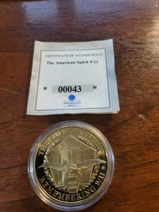 THE AMERICAN SPIRIT REMEMBERING 9/11 CHALLENGE COIN - Foto 1 di 2
