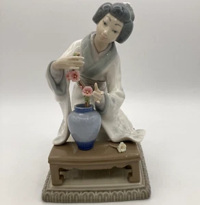 Lladro Porzellan Figur Orientalische Geisha Blumengesteck BRUCHFINGER & STIEL - Bild 1 von 14