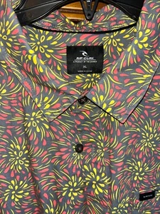 Rip Curl Shirt Mens size XL Gray Pink Yellow Print Button Up Short Sleeve - Picture 1 of 4