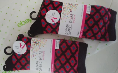 ALFANI SPECTRUM 女式船袜 O/S 抽象黑色玫瑰浅绿色 2 双新品 — 第 1/3 张图片