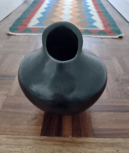 Abstrakte schwarze Studiokeramik Vase signiert Averil Ainley - Bild 1 von 7
