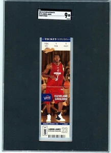 2003 FLEER PLATINUM LEBRON JAMES ROOKIE BIG SIGNS SGC 9 COME NUOVO BIGLIETTO STUDS LAKERS - Foto 1 di 3