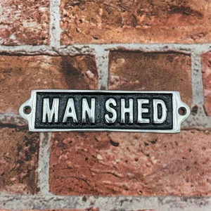 Mann Schuppen Alu Gusseisen Türschild Humorvoll Mann Geschenk Wanddeko Schild 18cm - Bild 1 von 4