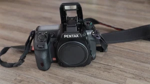 Pentax K5 16.3 MP digital camera +Battery grip. - Picture 1 of 10