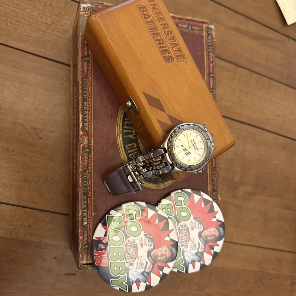 1997 BOBBY LABONTE NASCAR МЕЖШТАТНЫЕ АККУМУЛЯТОРЫ ЧЕМПИОНАТ ЧАСЫ И ДИСПЛЕЙ КОРОБКА - Изображение 1 из 4