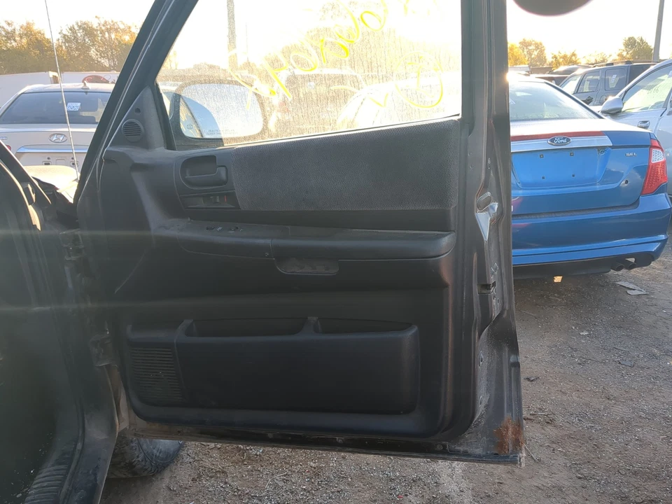 Отделка внутренней дверной панели переднего правого пассажира 2003 Dodge Dakota USFQF - Изображение 1 из 1
