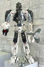 Bionicle Takanuva 8699 with 4 Zamor Spheres.   Complete .