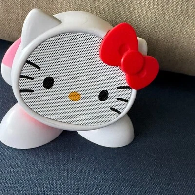 Altavoz inalámbrico Bluetooth iHome Hello Kitty Sanrio sin cargador Foto 1 de 4
