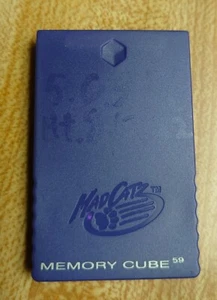 VINTAGE MAD CATZ MEMORY CUBE GAMECUBE MEMORY CARD NR 5607 INDIGO TESTED WORKS - Picture 1 of 3