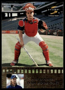1997 Score #5 Ivan Rodriguez / Randy Johnson Pitcher Perfect - Picture 1 of 2
