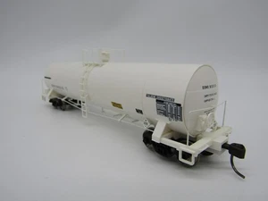 Atlas HO ACF 17,360 Gallon Tank Car - DOWX (Dow Chemical) 80010 - Picture 1 of 2