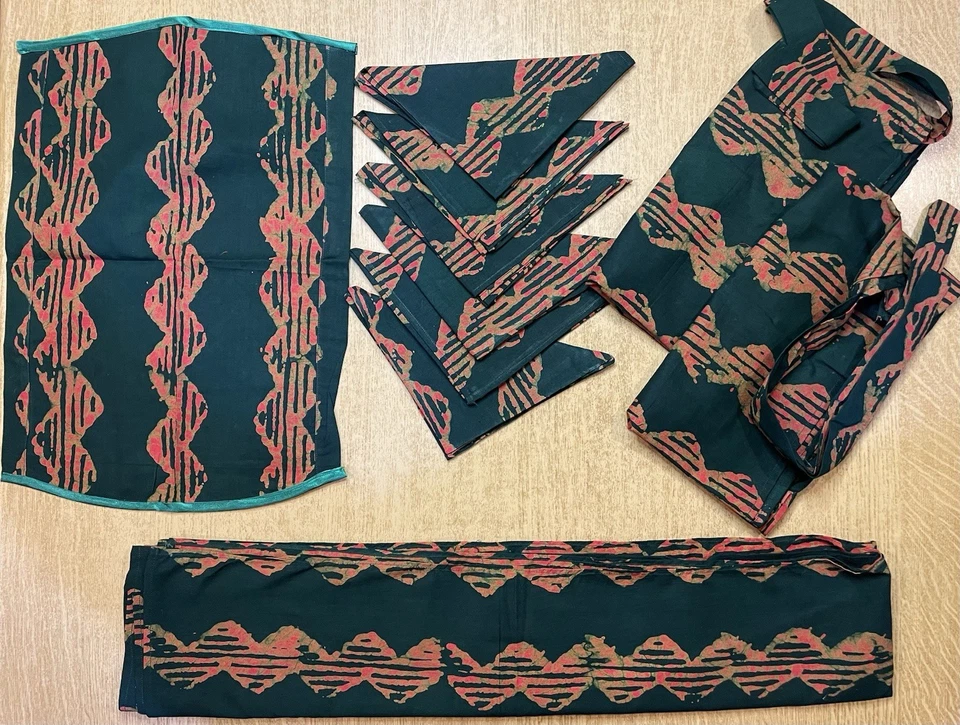 New Vintage Ghana Handmade Batik Table Linen Set 2 His & Hers Aprons Tablecloth - Image 1 of 4
