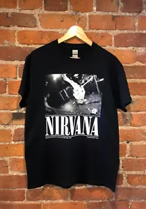 NIRVANA Live T-Shirt (Grunge Retro Vintage) Unisex Ladies Mens (Black) - Picture 1 of 2